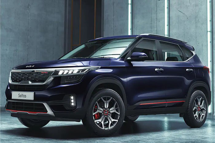 Deciding between Hyundai Creta, Kia Seltos and Tata Harrier - best mid-size diesel SUV Kia Seltos front quarter